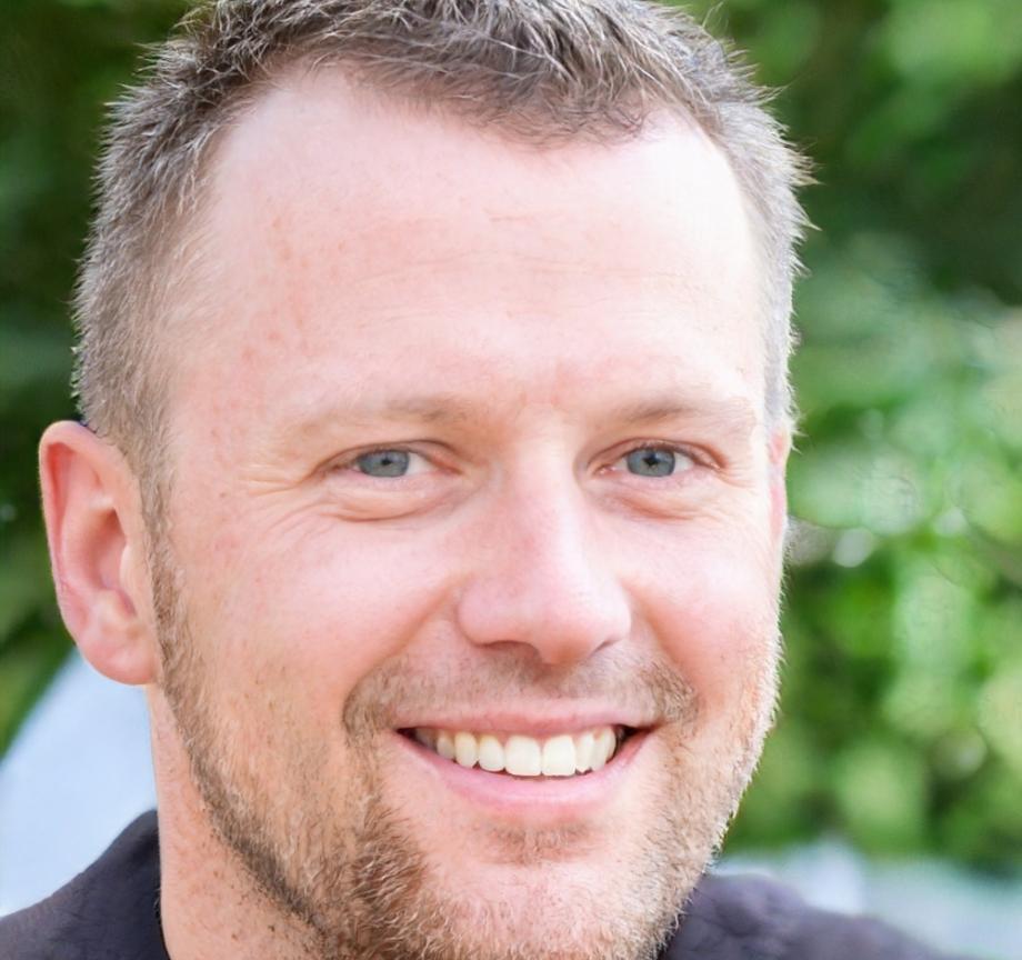 Dante Kowalczyk - Community Experience Architect at FroziaClub